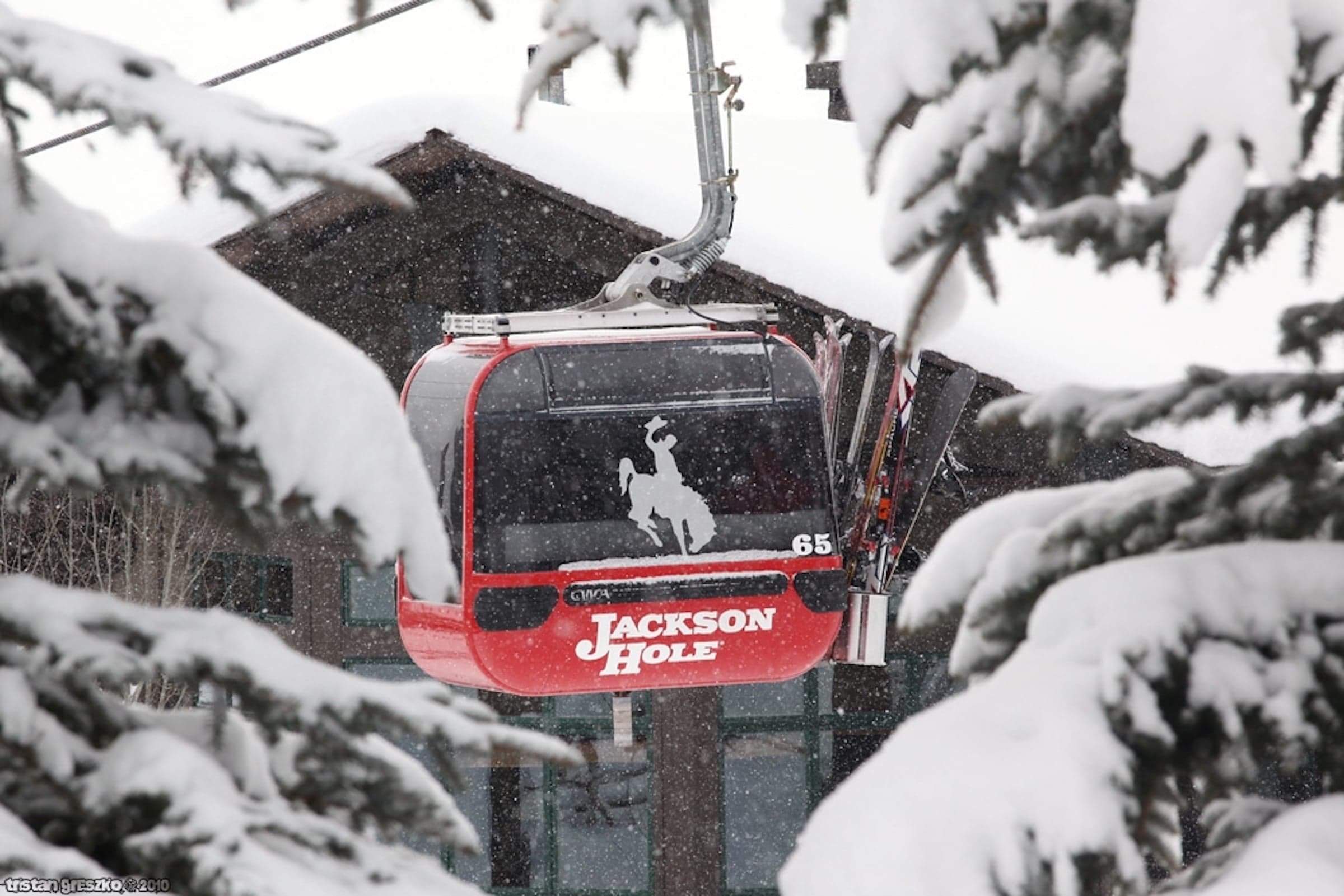 A gondola moving toward the lodge at Hotel Terra, Jackson Hole.
